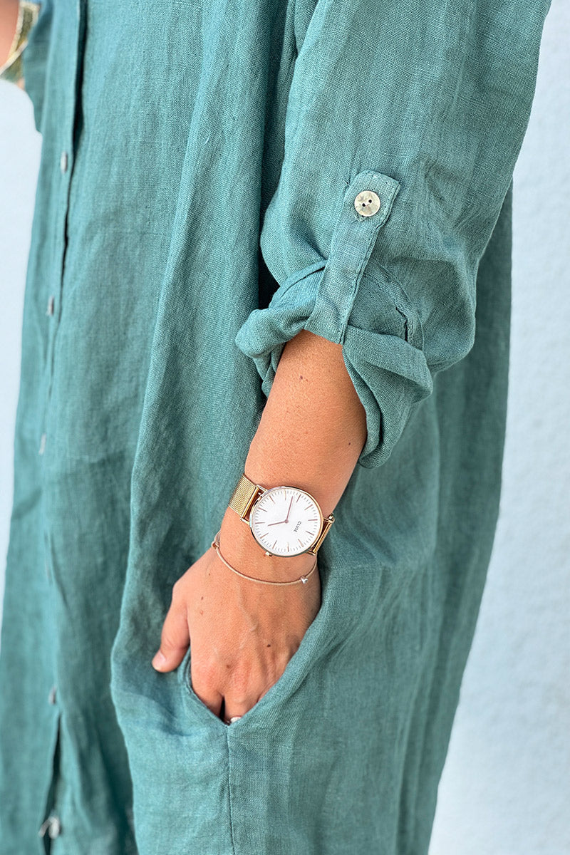 Robe chemise vert céladon en lin avec poches sur les côtés boutons nacrés
