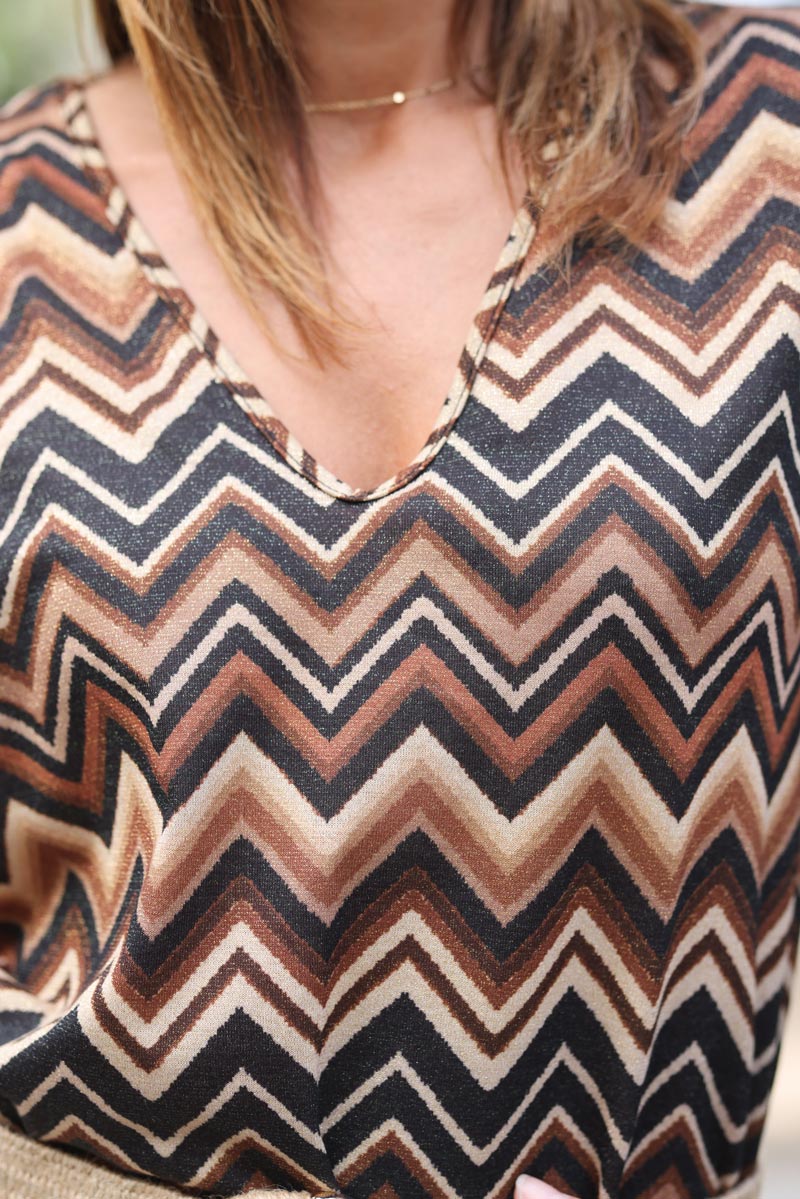 Robe courte fluide et brillante imprime chevrons noir G135 (1)