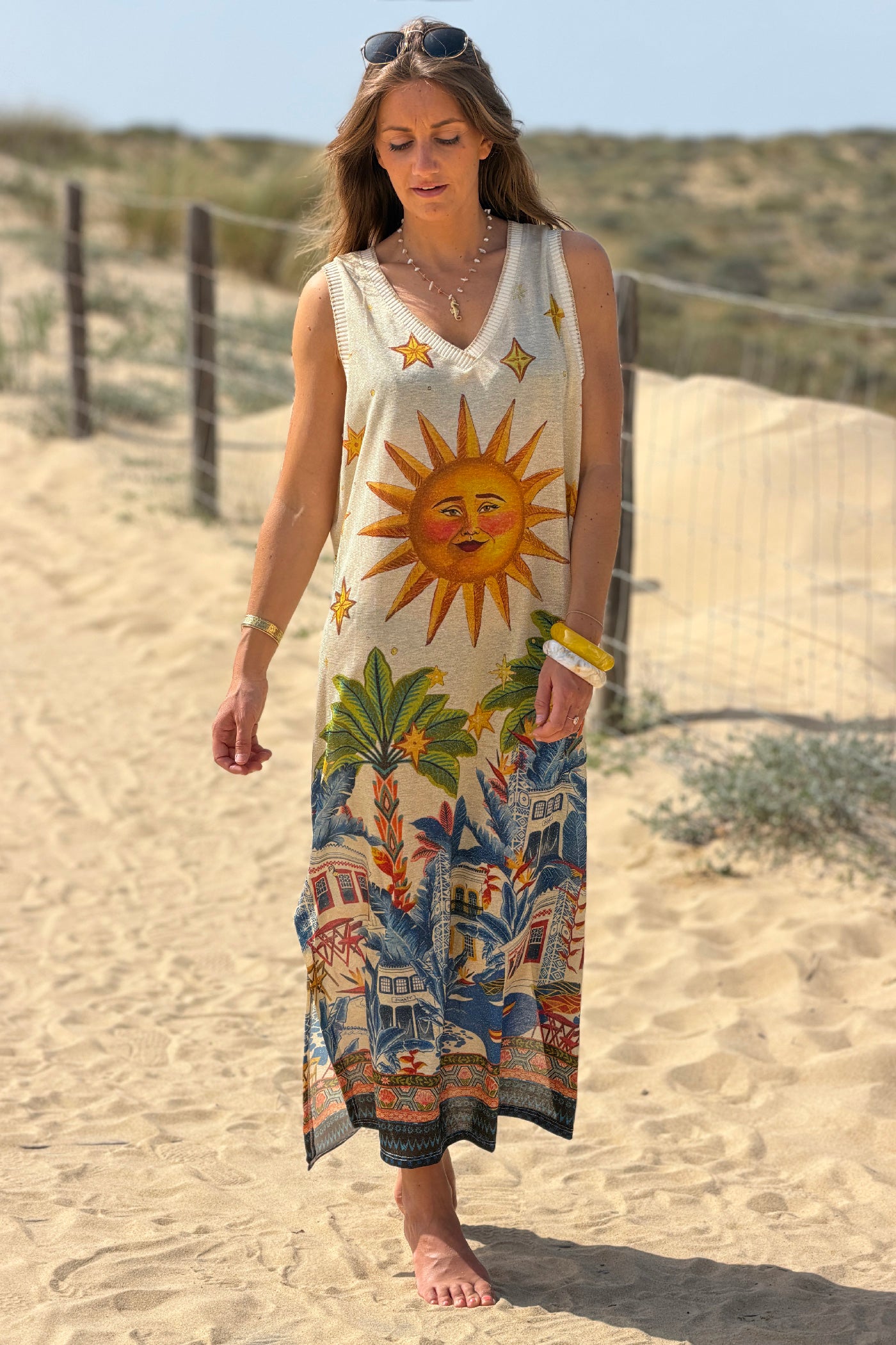 Robe débardeur brillante lurex beige imprimé soleil étoiles et village