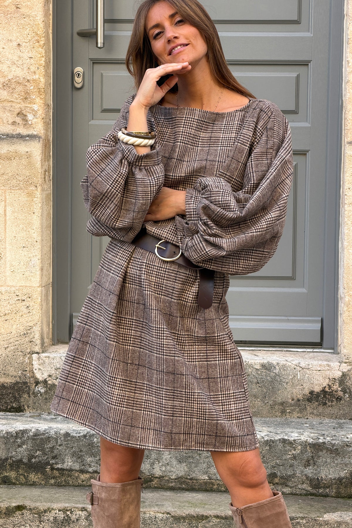 Robe douce en flanelle motifs carreaux pied de poule marron avec ceinture simili