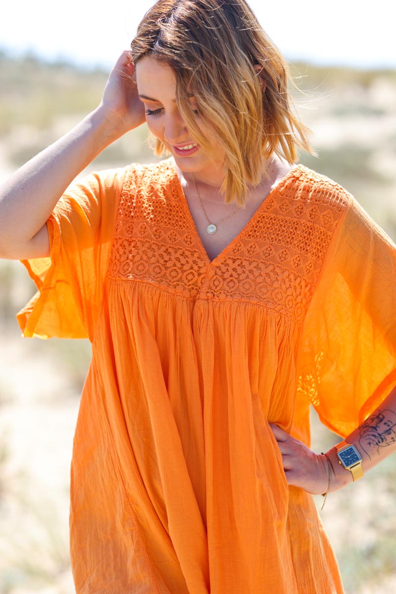 Robe en coton dentelle au col et dos orange E190 (1)