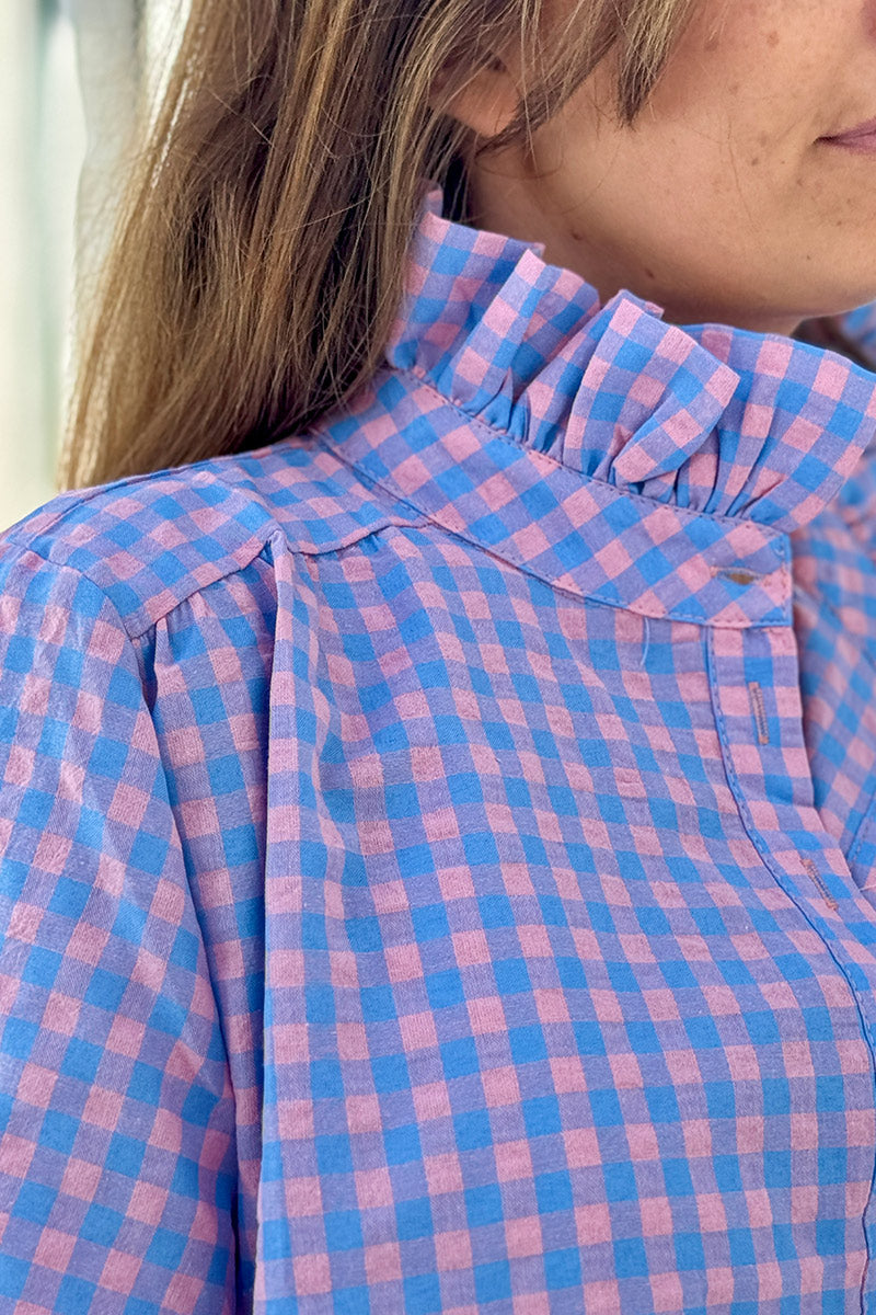 Robe en coton imprimé carreaux vichy bleu et rose col froufrous et boutons