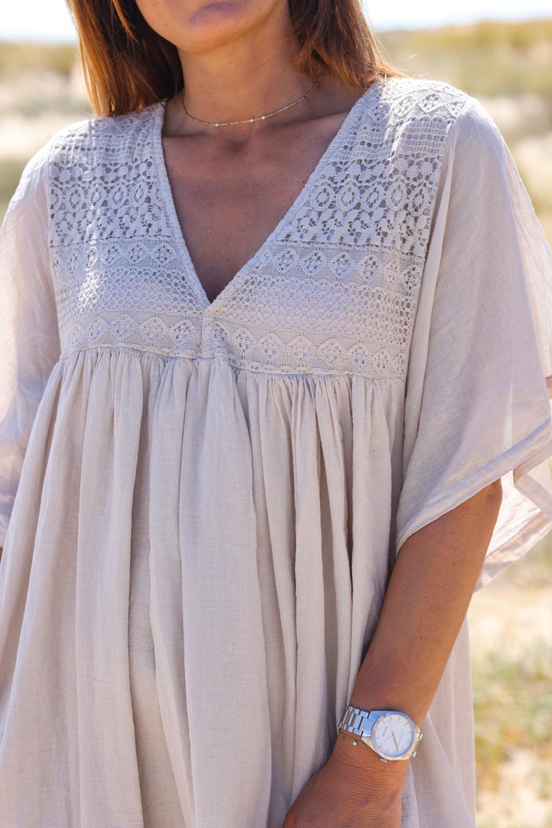 Robe en coton legere beige col et dos dentelle e190 (1)