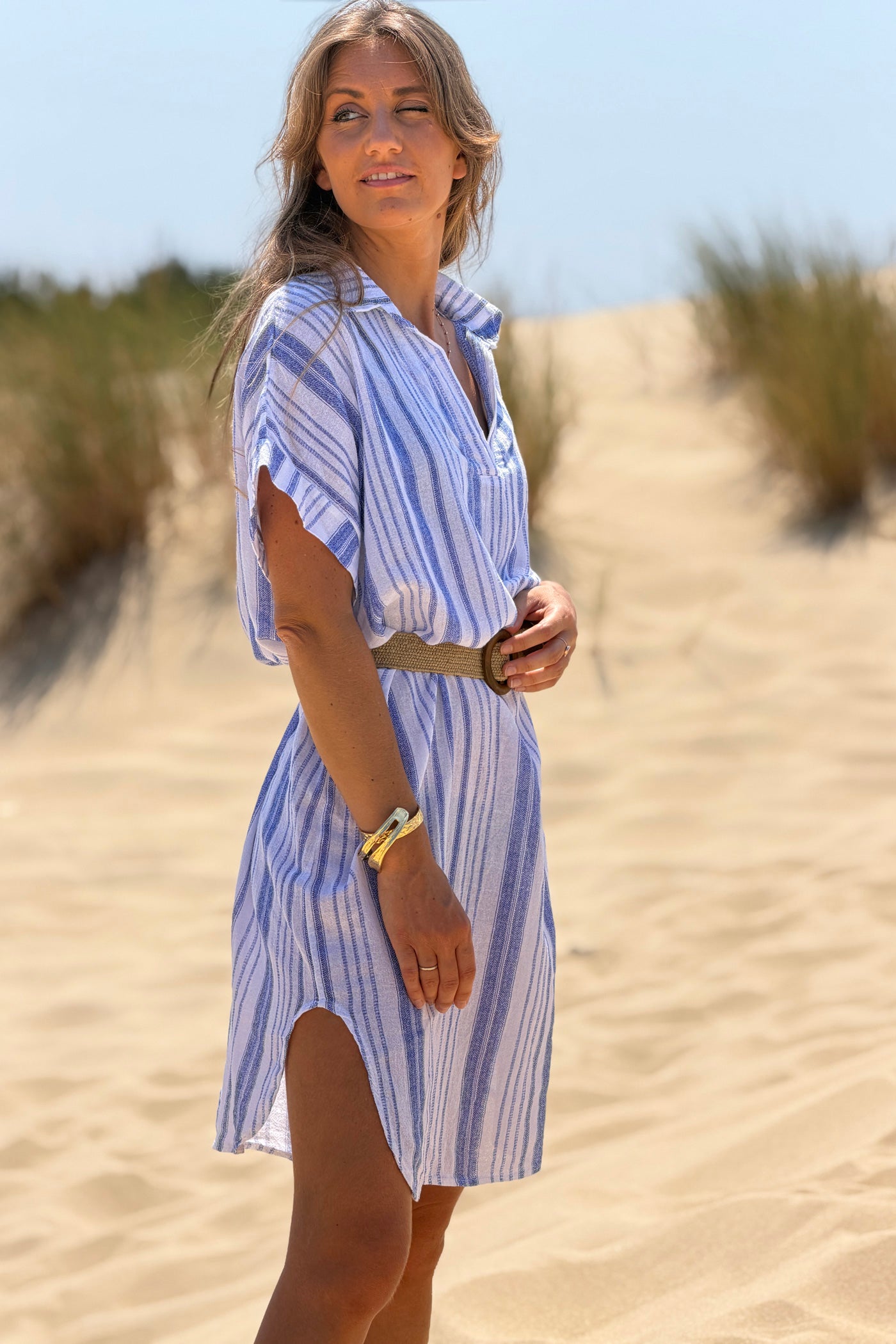 Robe en coton motif rayures bleues effet pique col v