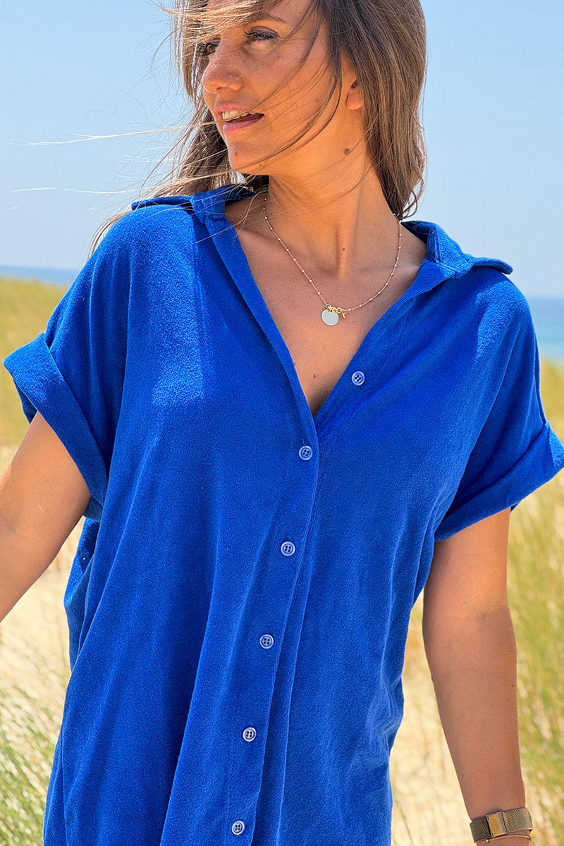 Robe eponge bleu roi col chemise et boutonnée