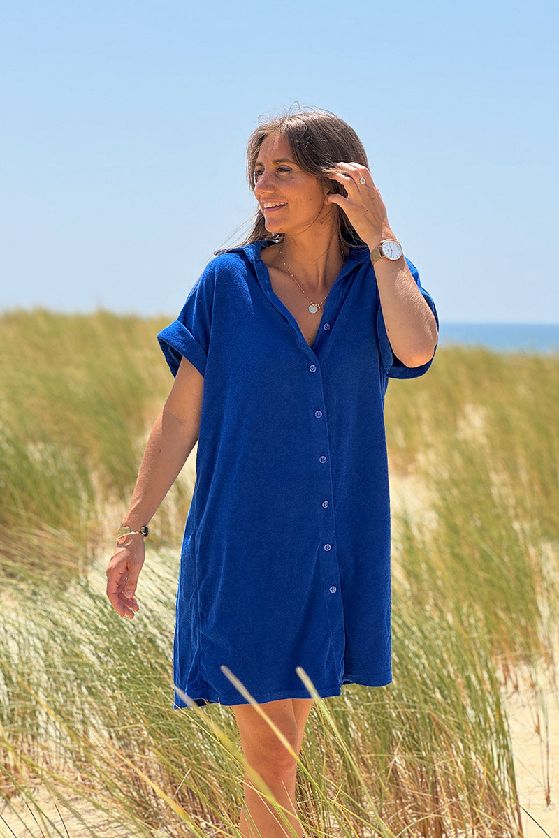Robe eponge bleu roi col chemise et boutonnée
