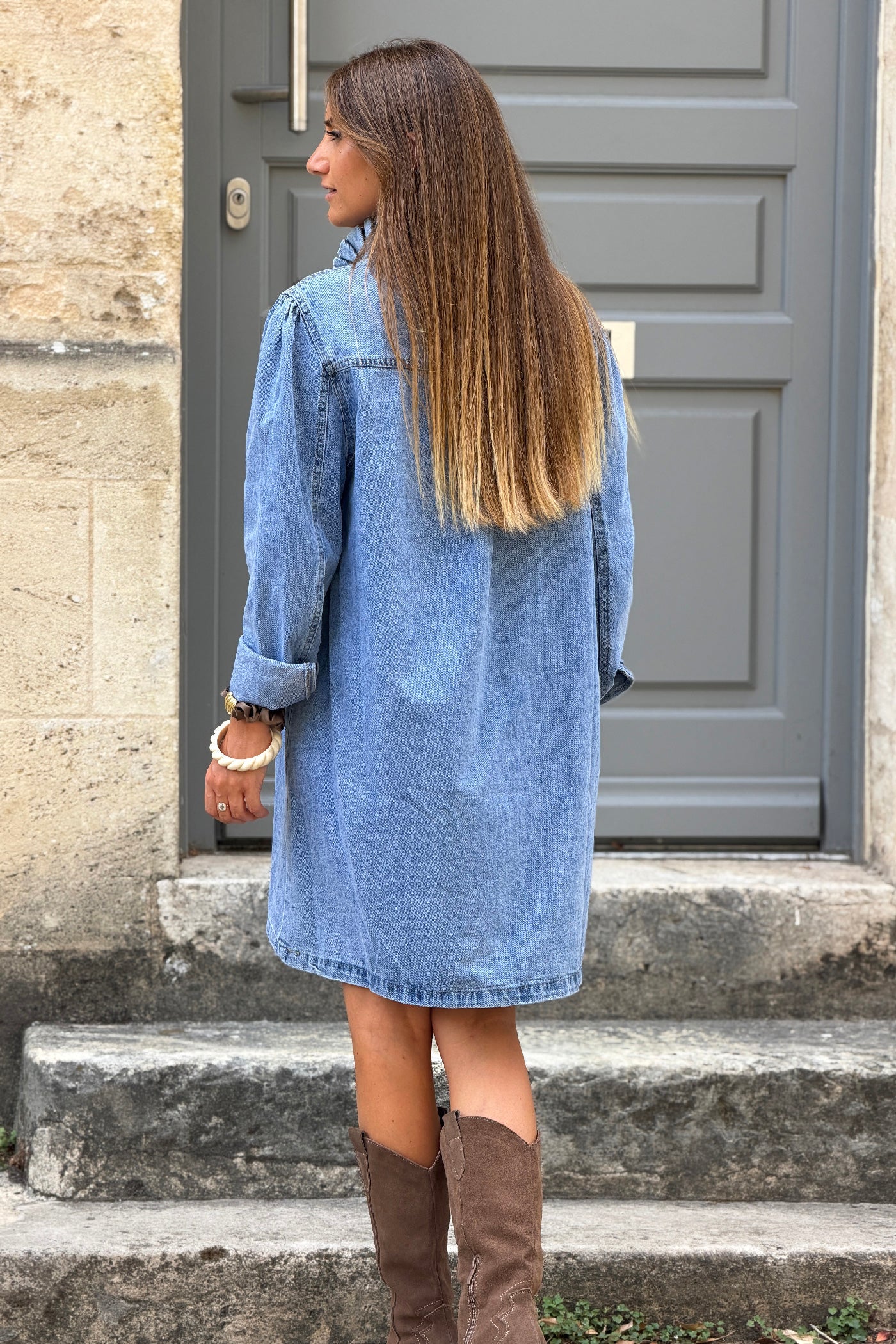 Robe en jean délavé à boutons col victorien montant