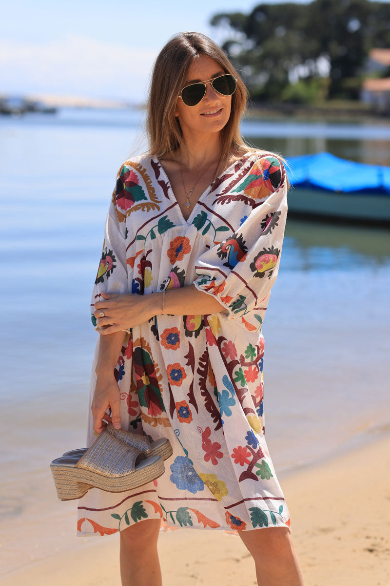 Robe en tissu style piqué imprimé dessins fleurs et grand cachemire multicolores