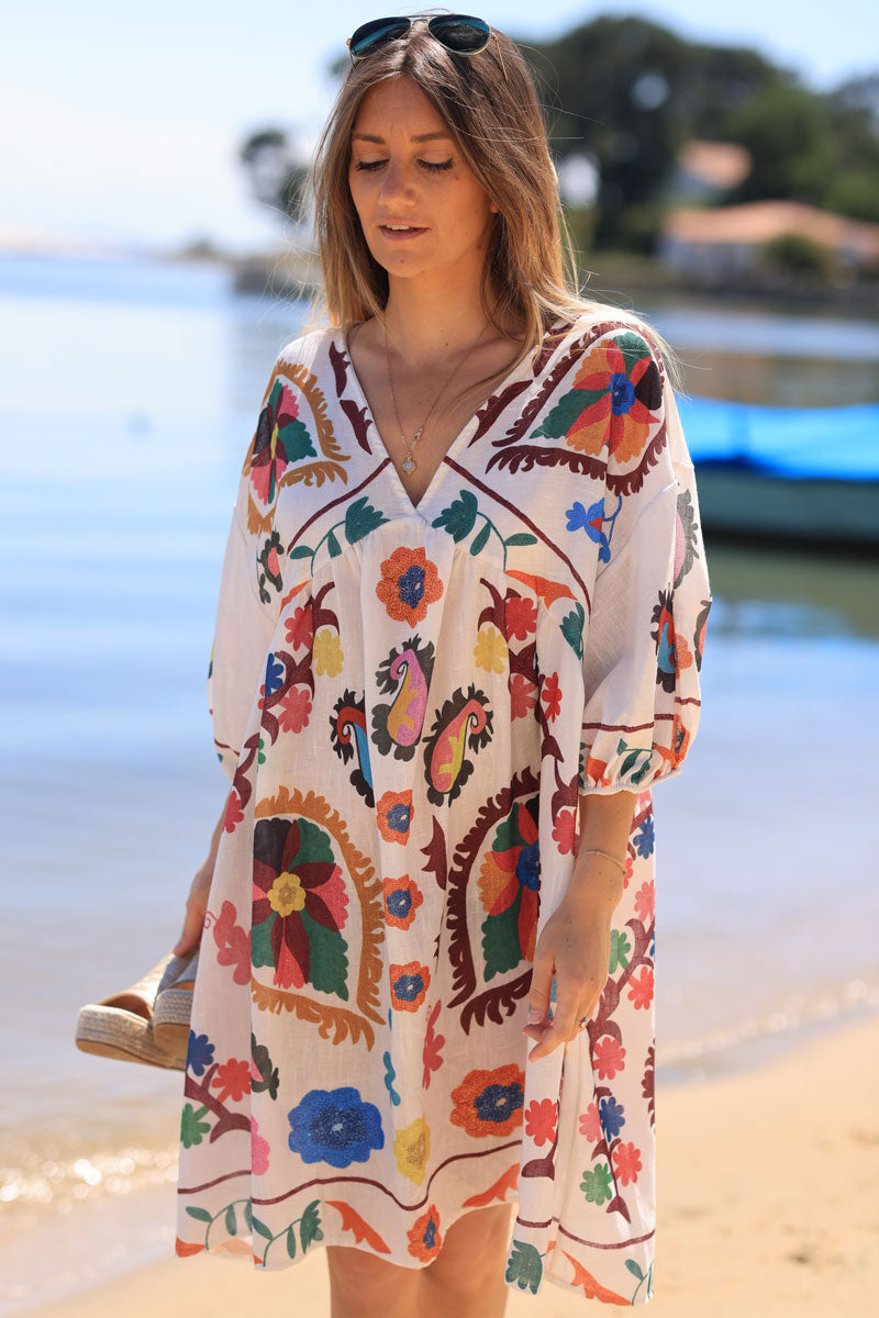 Robe en tissu style piqué imprimé dessins fleurs et grand cachemire multicolores