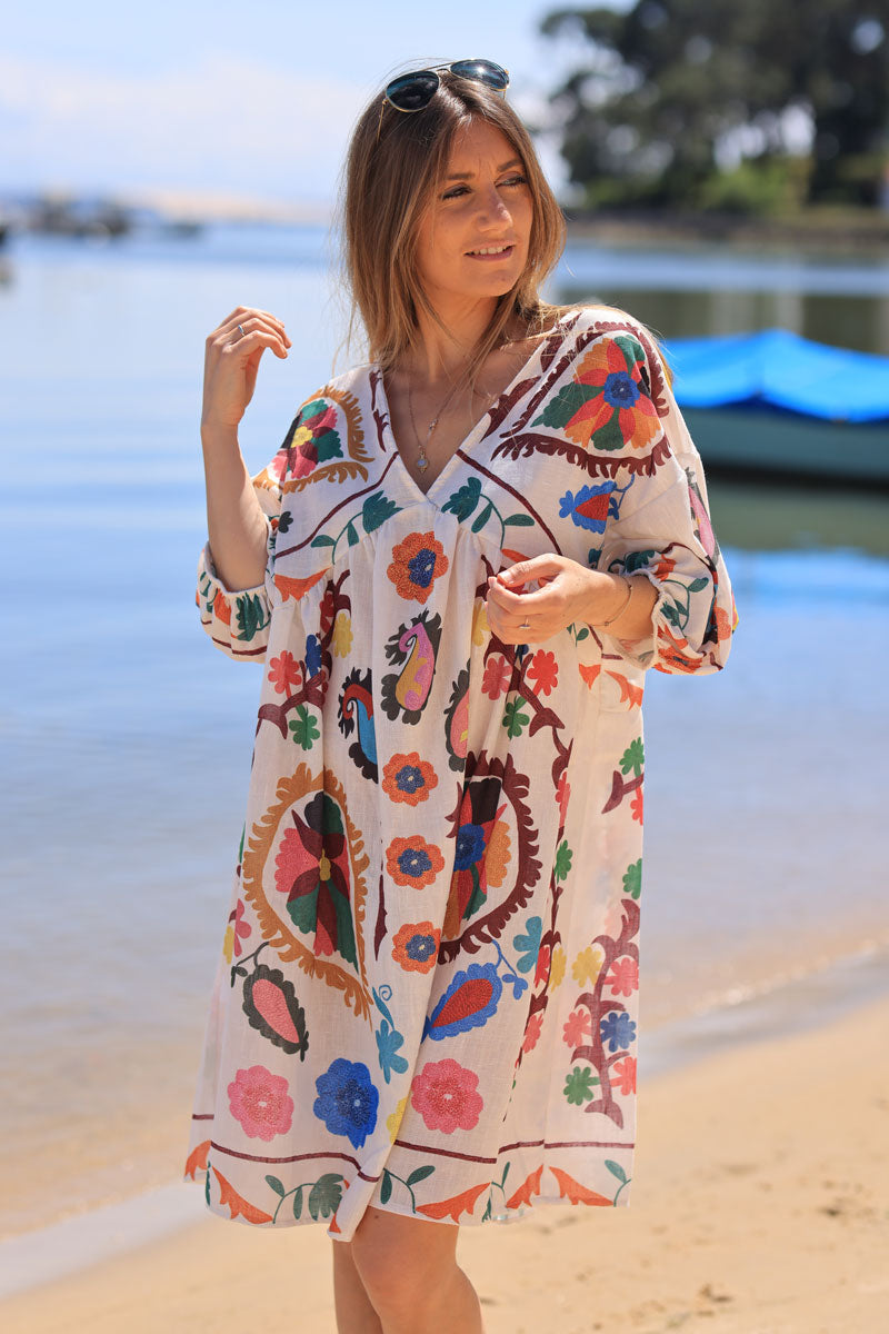 Robe en tissu style piqué imprimé dessins fleurs et grand cachemire multicolores
