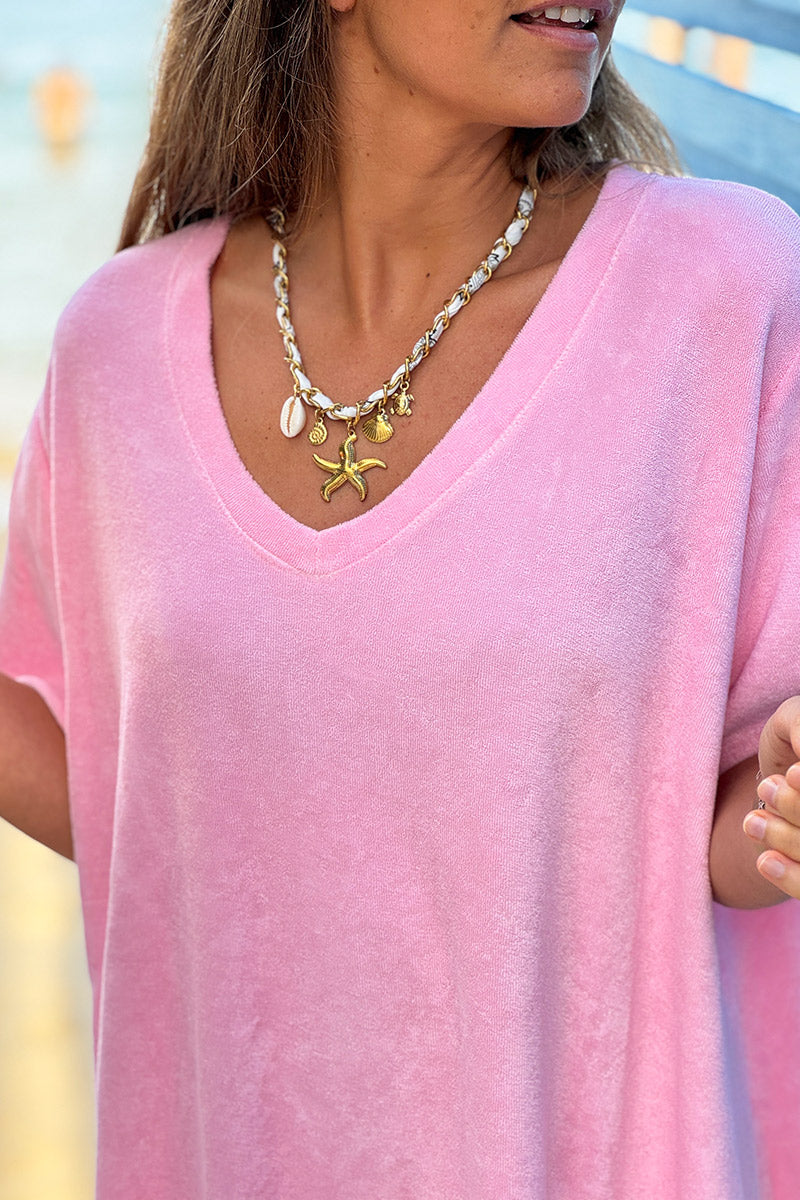 Robe éponge rose coupe t-shirt large col v
