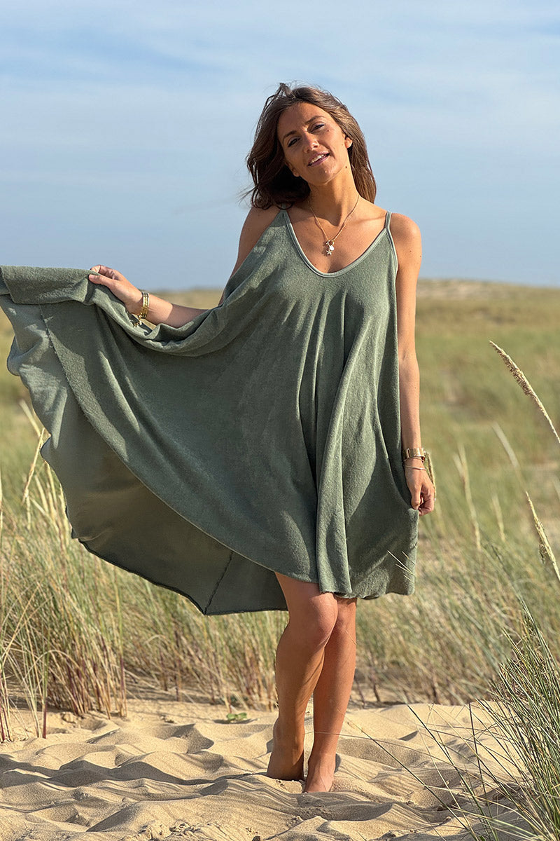 Vestido de rizo suave color caqui con tirantes