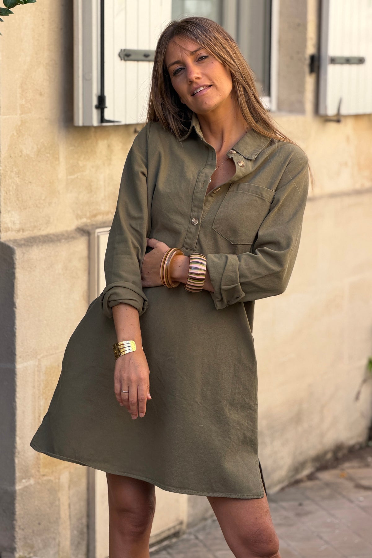 Robe kaki en toile de jean col avec boutons écaille