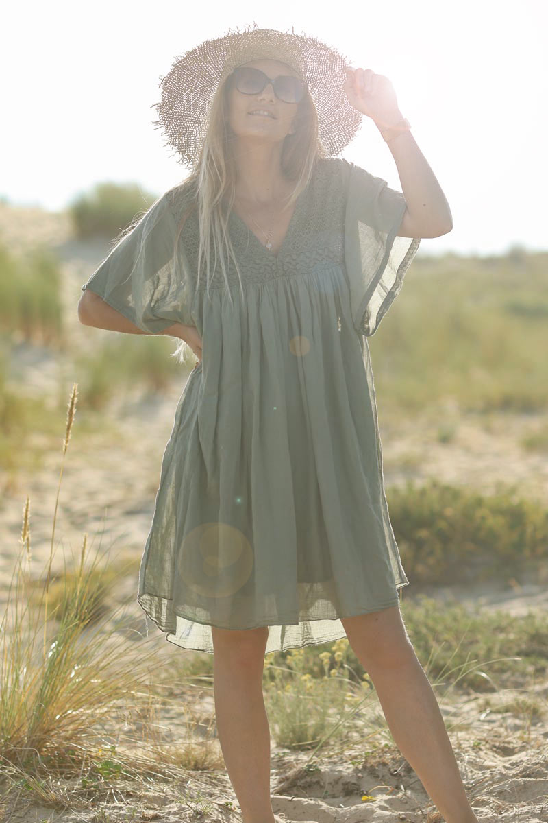 Robe kaki légère voile de coton haut dentelle