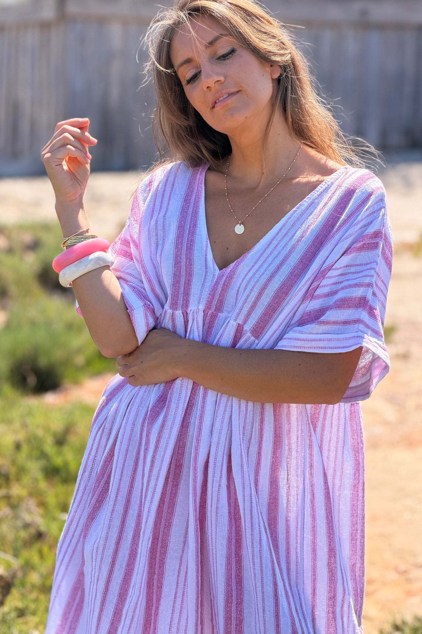 Robe large en coton imprimé rayures rose effet piqué col v