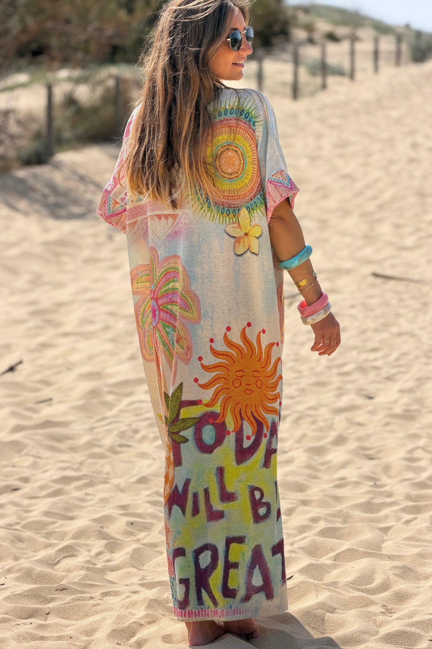 Robe large et brillante imprimé palmier et mandala colorés col et poches sequins