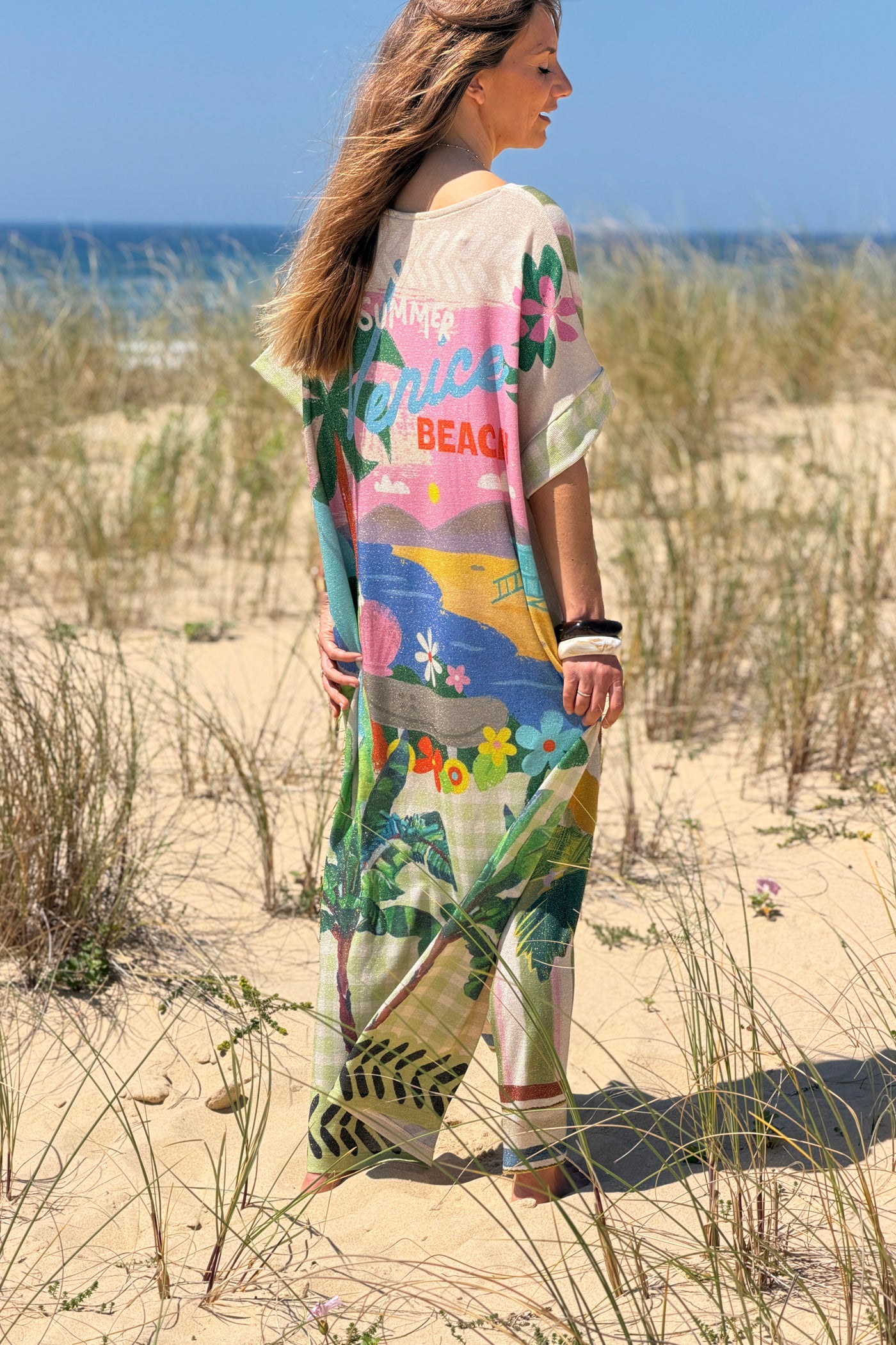 Robe longue brillante et large imprimé Bom Dia rayures vertes palmiers colorés