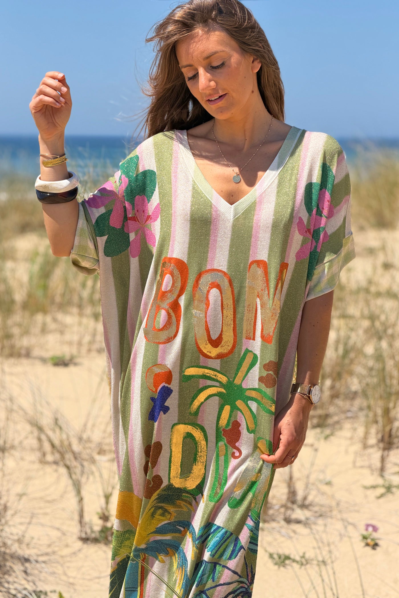 Robe longue brillante et large imprimé Bom Dia rayures vertes palmiers colorés