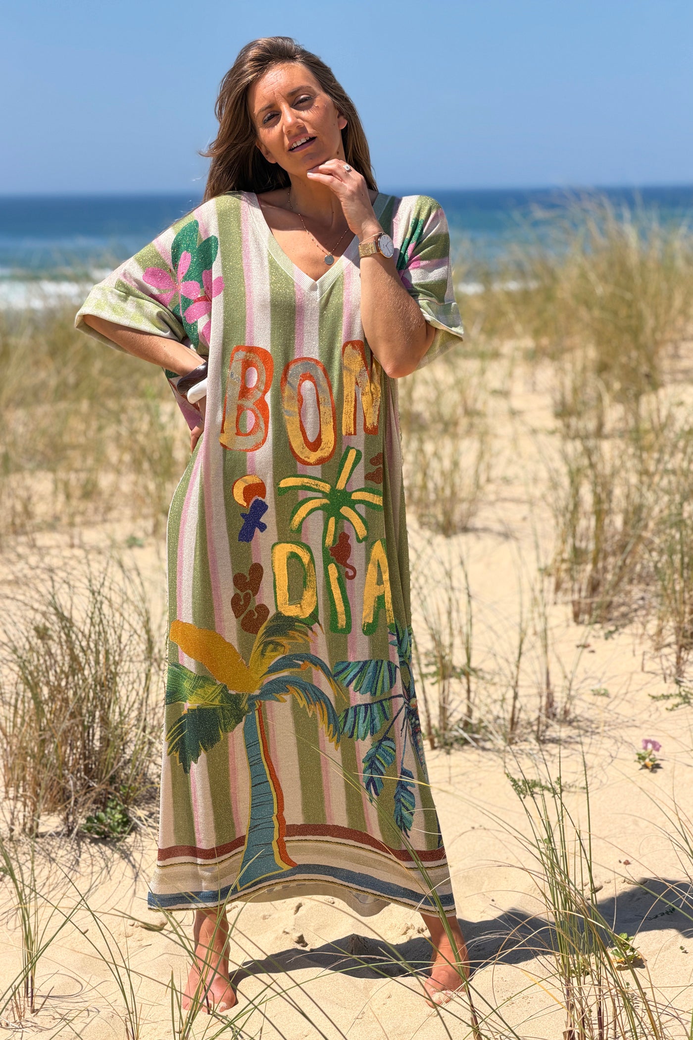 Robe longue brillante et large imprimé Bom Dia rayures vertes palmiers colorés