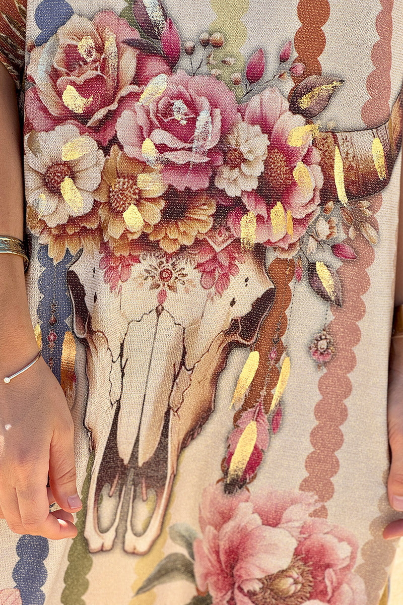 Robe longue brillante et large imprimé tête de buffle fleurs rose