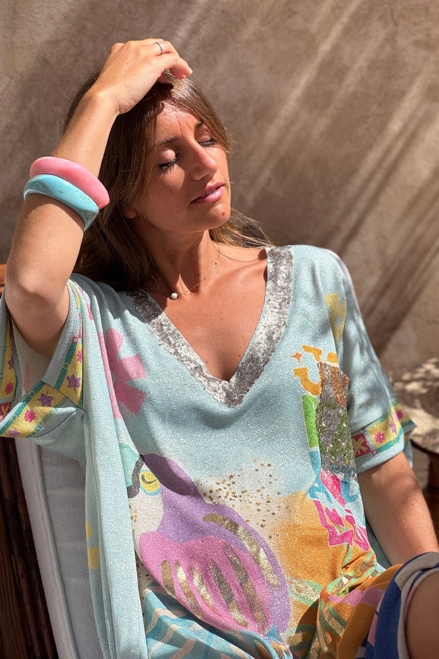 Robe longue brillante lurex bleue imprimé perroquets Joy col et poche sequins