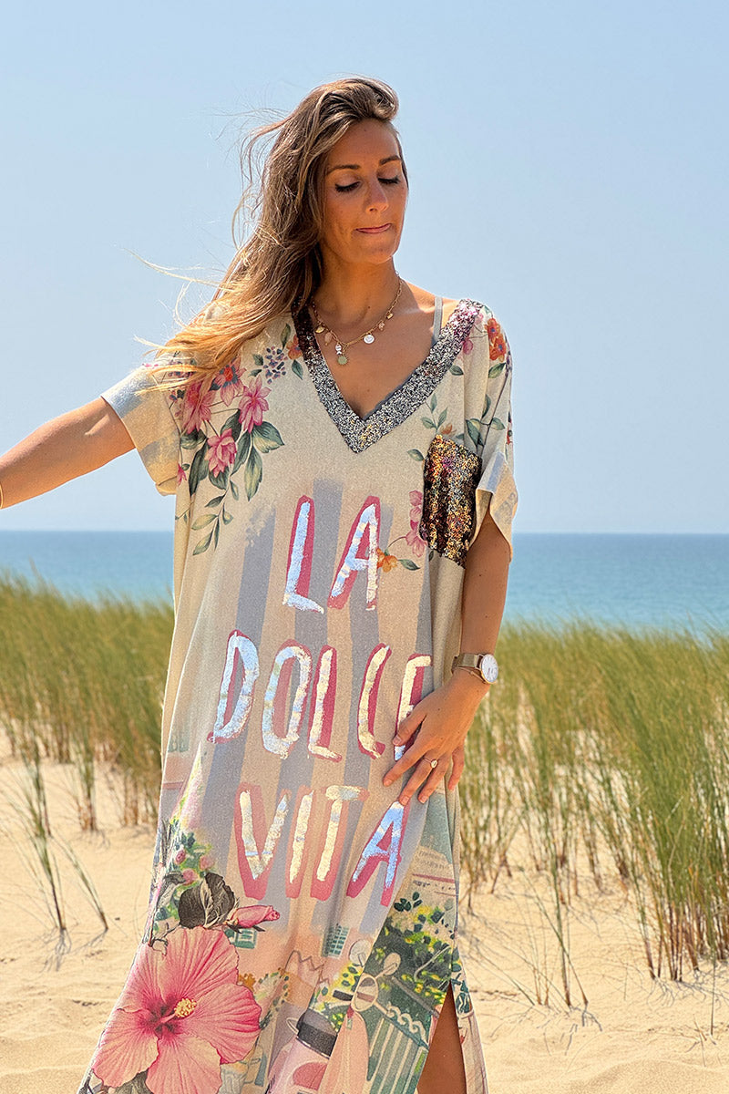 Robe longue brillante motif fleurs et la Dolce Vita rose poche et col sequins