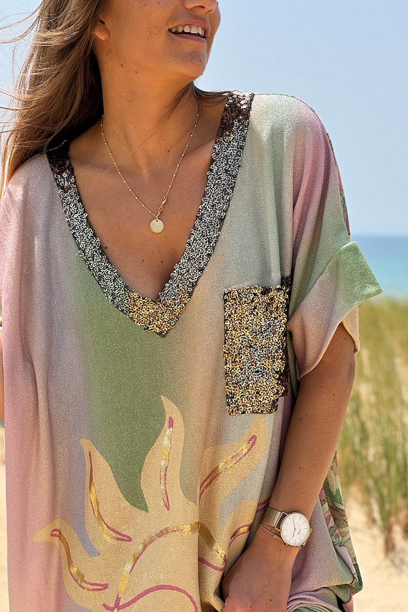 Robe longue brillante motif soleil palmiers et rayures pastel poche et col sequins