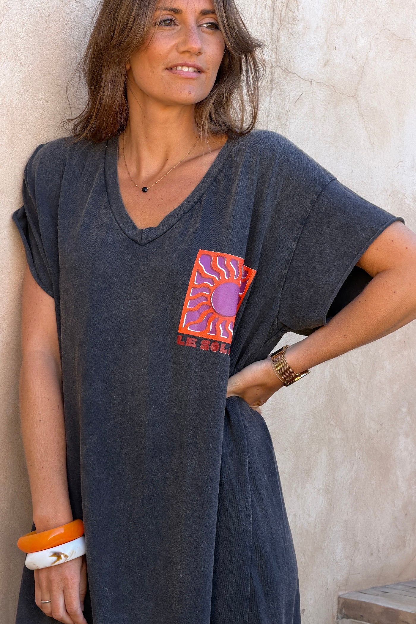 Robe longue confort gris délavé en coton stretch col v imprimé le soleil