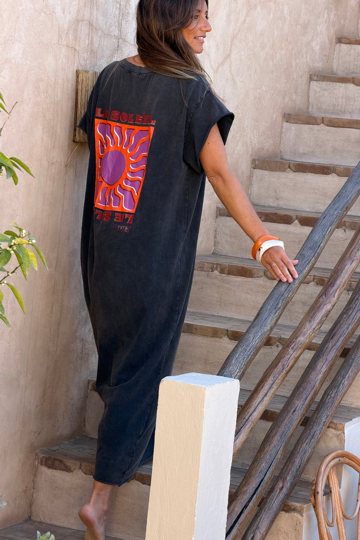 Robe longue confort gris délavé en coton stretch col v imprimé le soleil