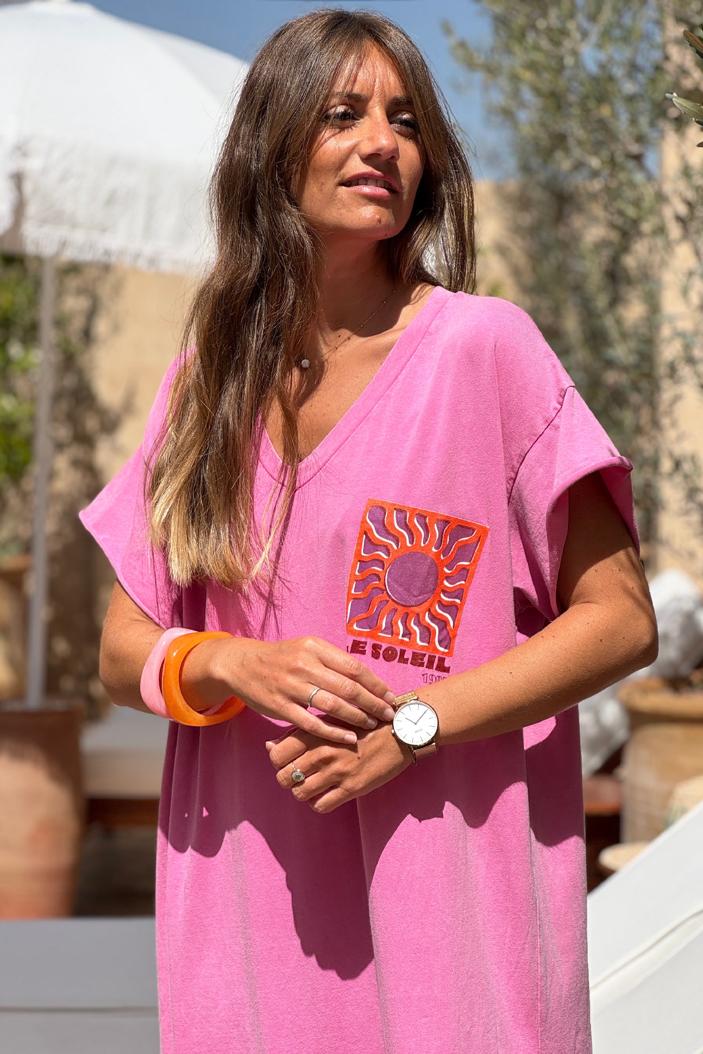 Robe longue confort rose délavé en coton stretch col v imprimé le soleil