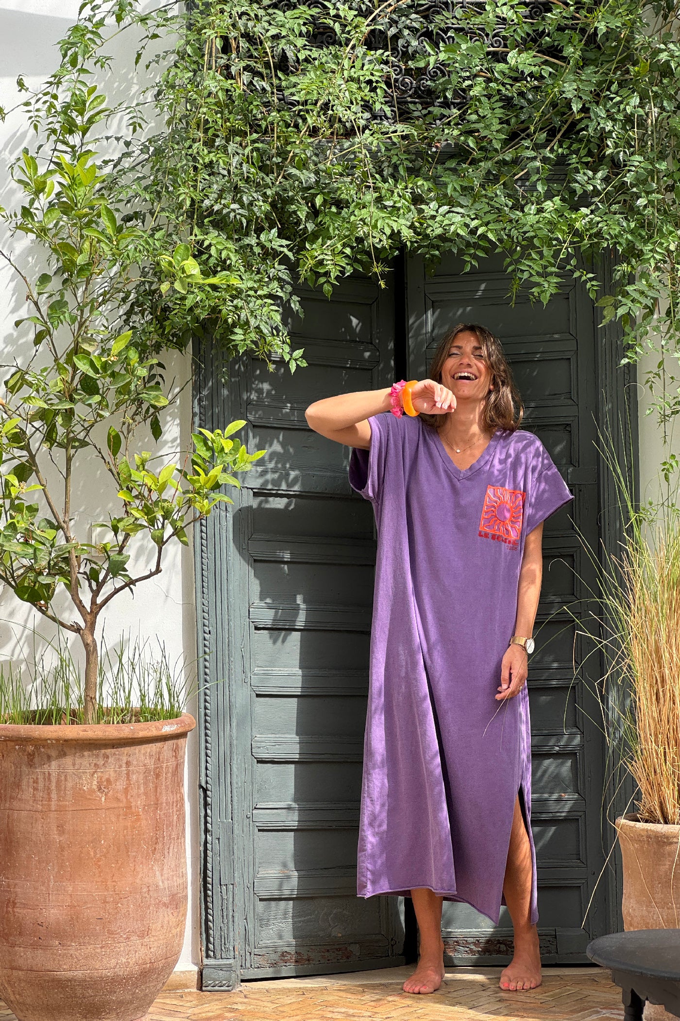 Robe longue confort violet délavé en coton stretch col v imprimé le soleil