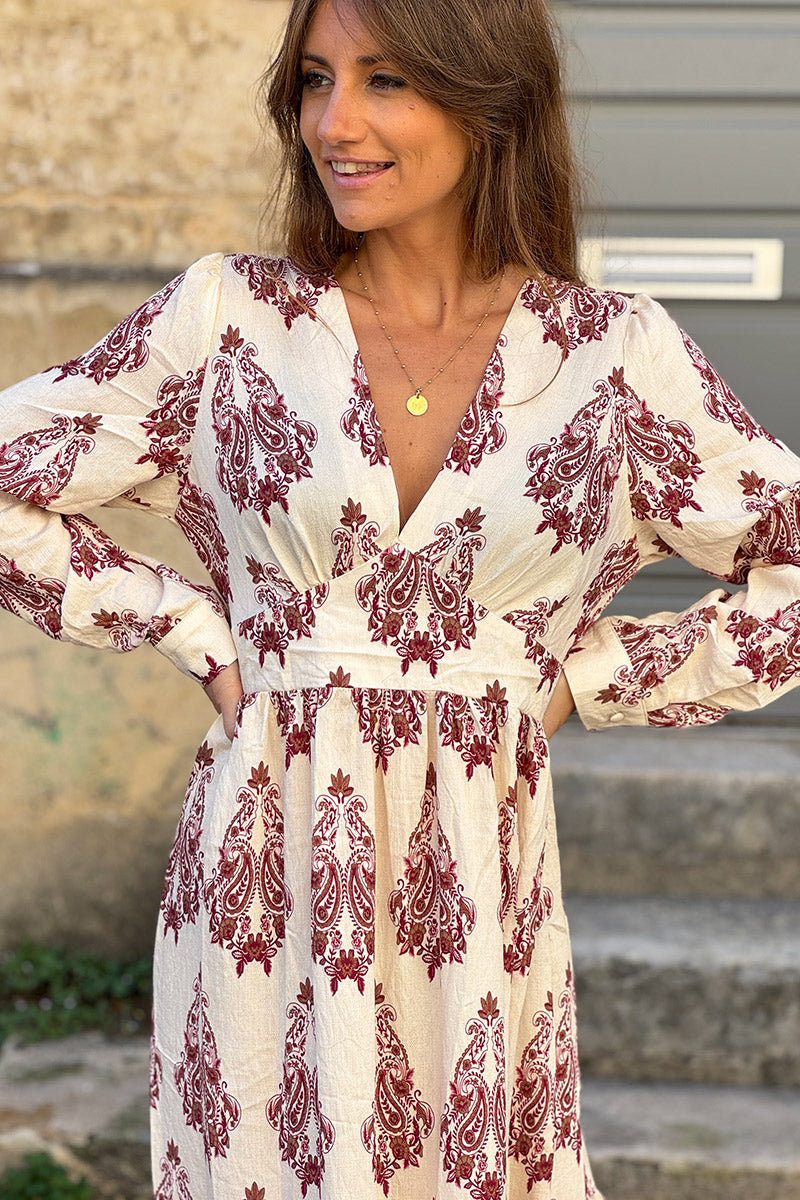 Robe longue écrue fluide à motifs cachemire aubergine