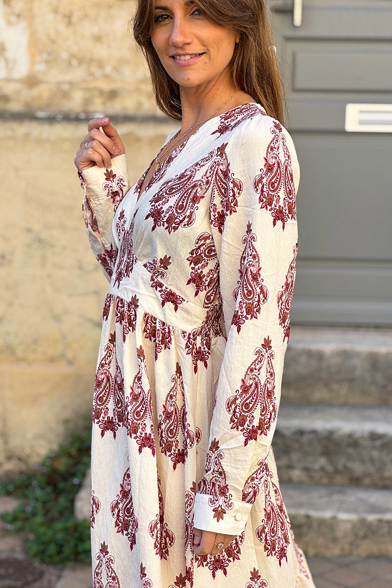 Robe longue écrue fluide à motifs cachemire aubergine