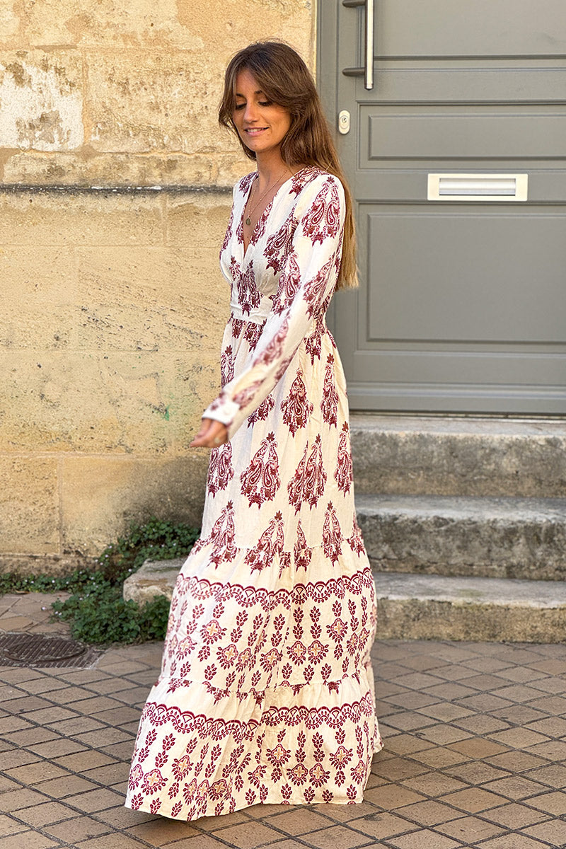Robe longue écrue fluide à motifs cachemire aubergine