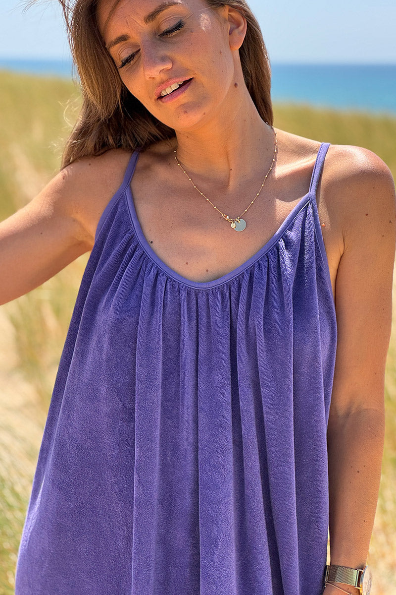Robe longue en éponge violette à bretelles