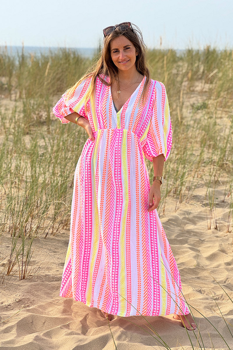 Robe longue en gaze de coton imprimé ethnique orange rose et jaune col V