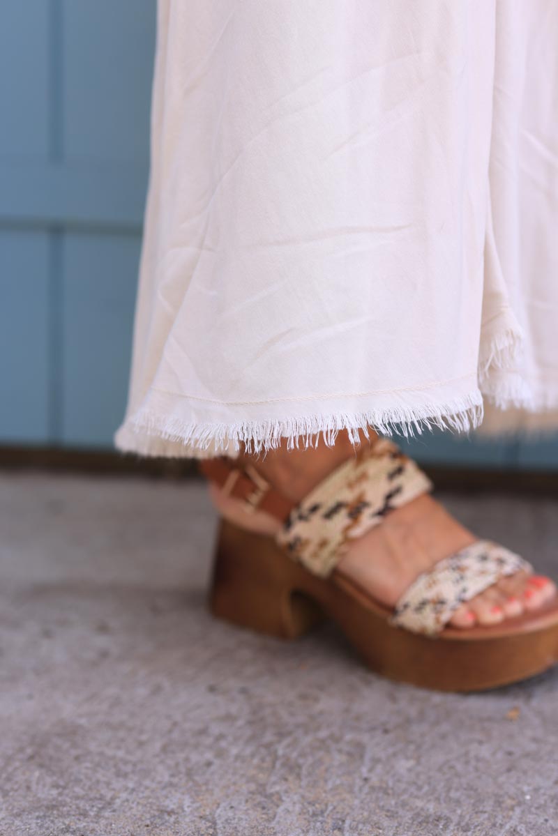 Robe longue et fluide écrue à bretelles détails franges