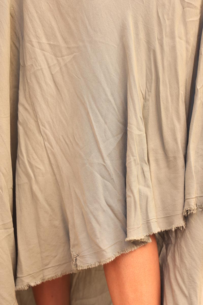 Robe longue et fluide kaki à bretelles détails franges