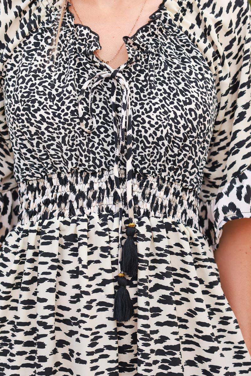 Robe longue fluide toucher soie smockée imprimé python léopard