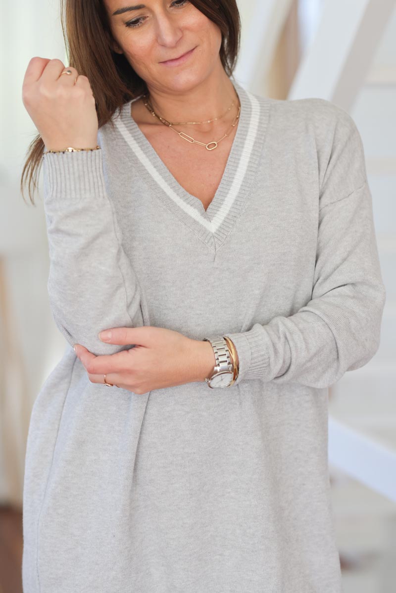 Robe pull gris clair en maille douce col v lisere e234 (1)