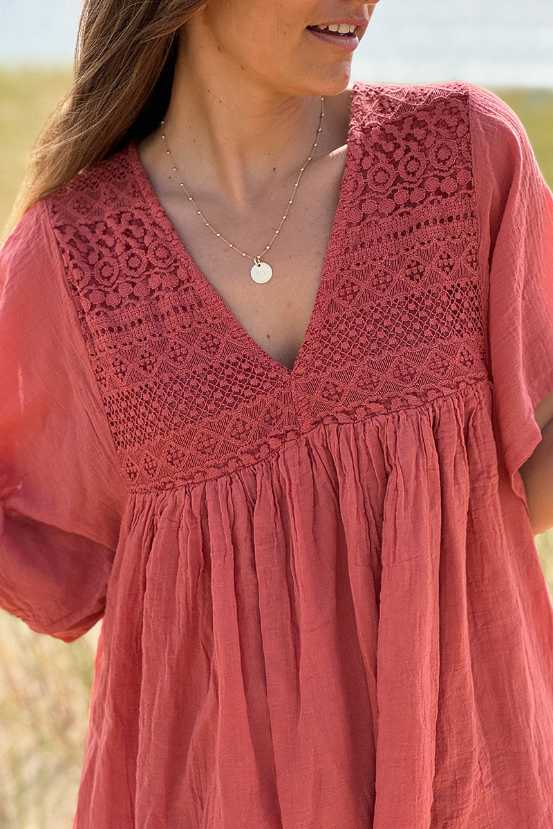 Robe terracotta légère voile de coton haut dentelle
