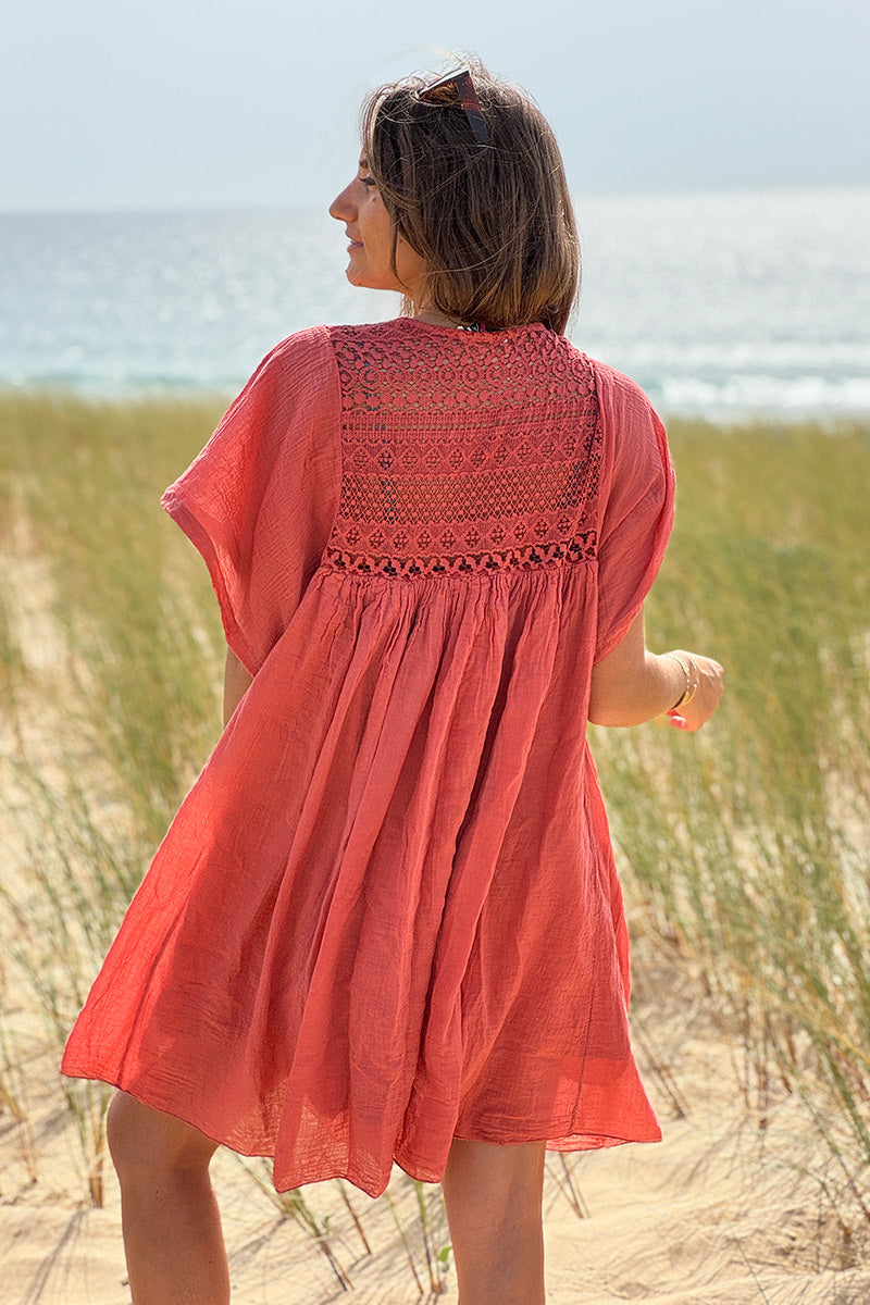 Robe terracotta légère voile de coton haut dentelle