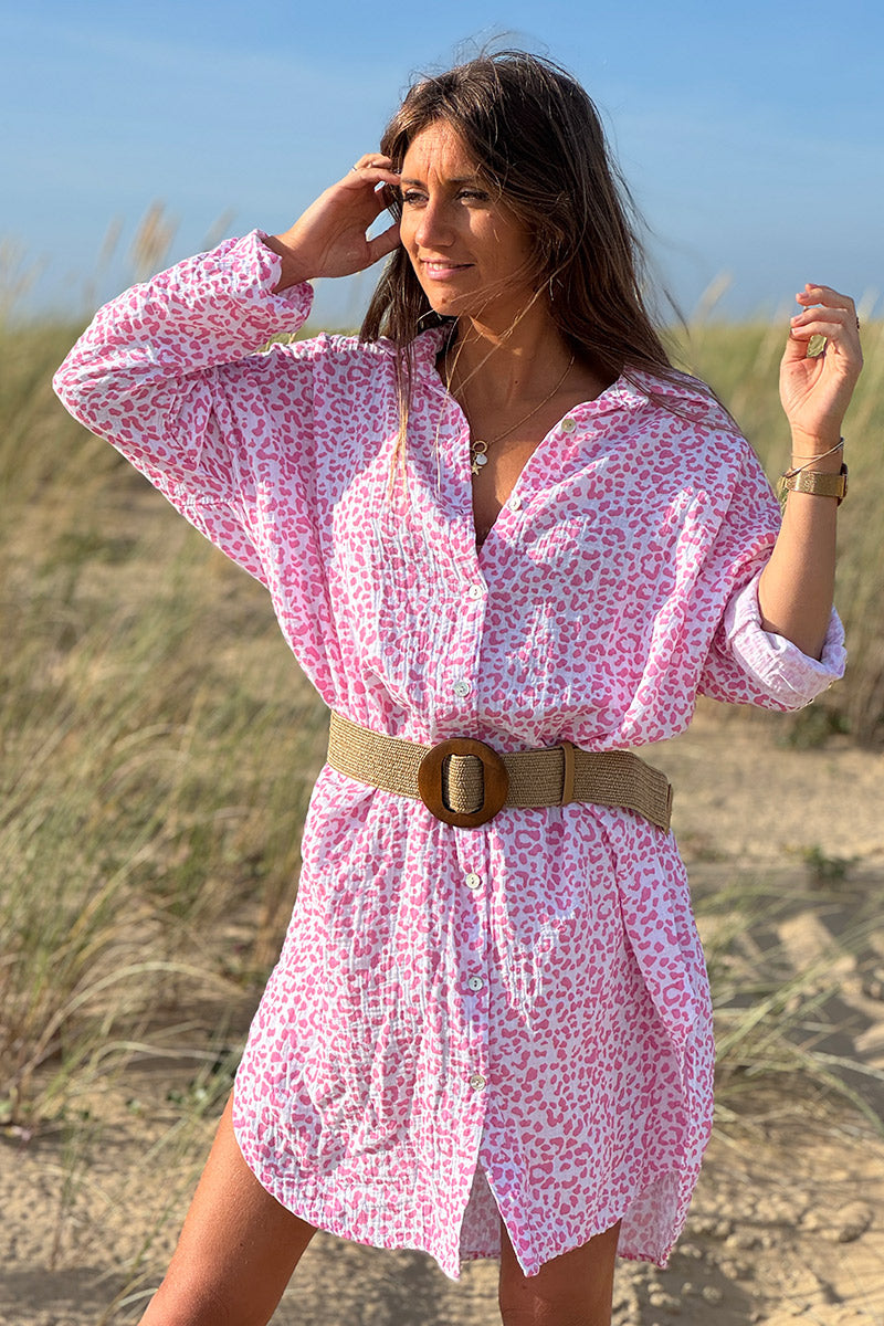 Robe tunique blanche coupe chemise en gaze de coton imprimé léopard rose