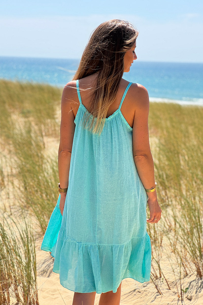 Robe turquoise à bretelles en coton col élastique bas volants