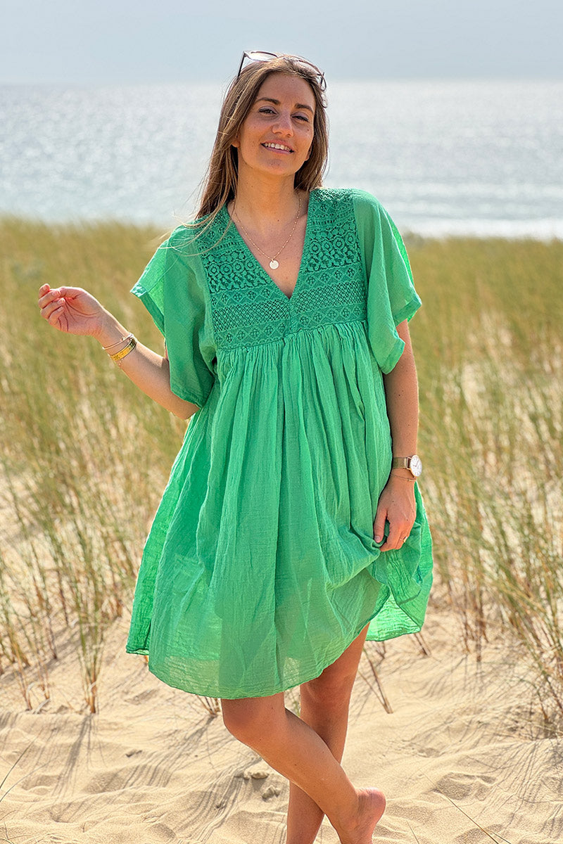 Robe verte légère voile de coton haut dentelle
