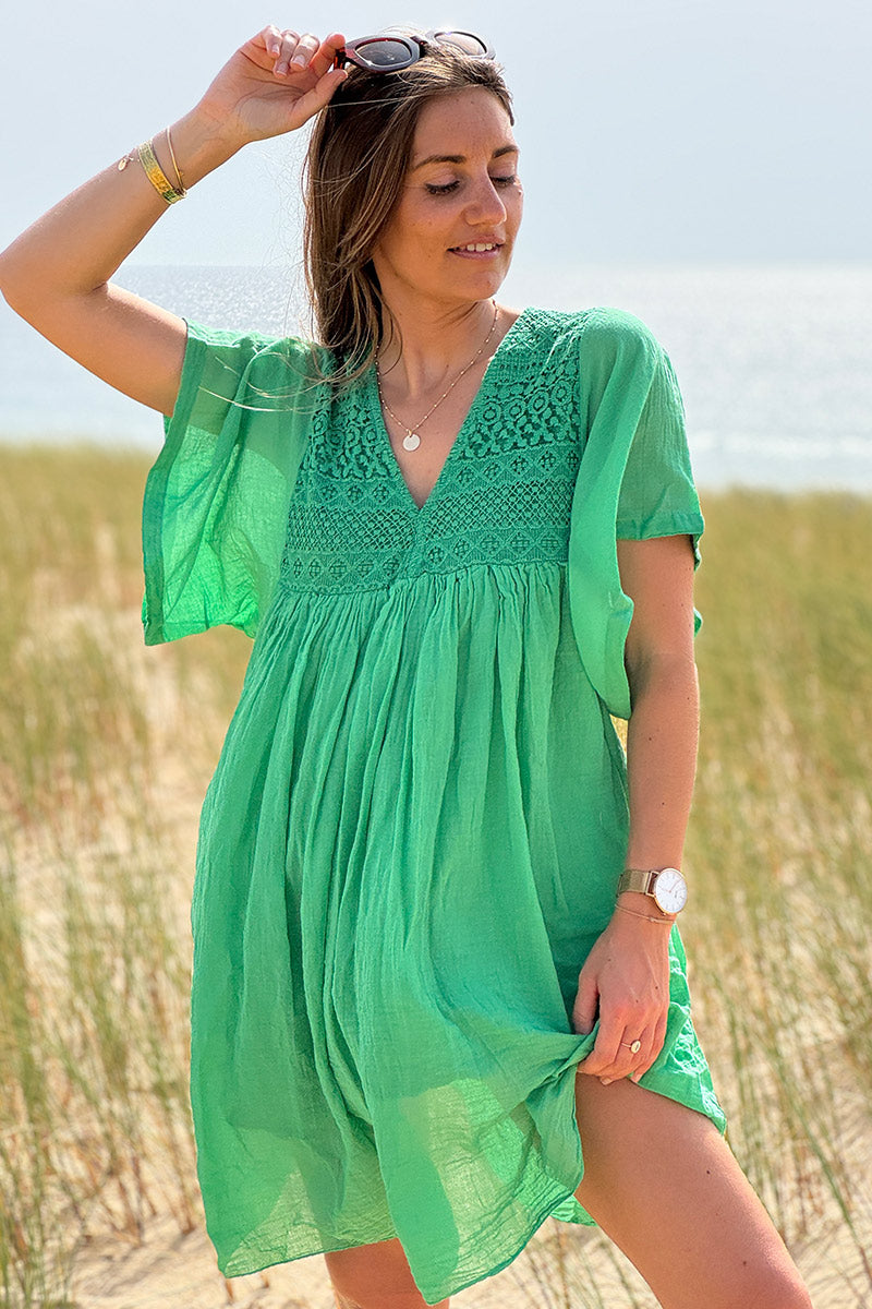 Robe verte légère voile de coton haut dentelle
