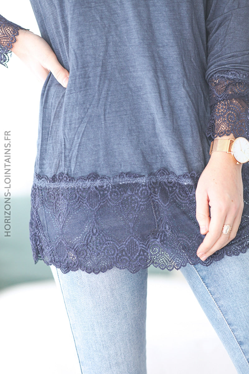 SOUS PULL BLEU MARINE DENTELLE COL ET BAS B010 (1)