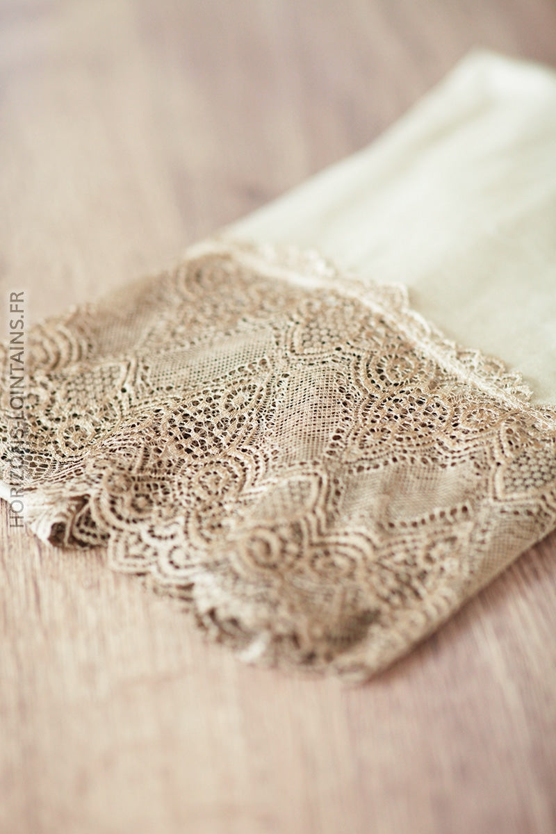 SOUS PULL DENTELLE GILET QUI GRATTE (1)