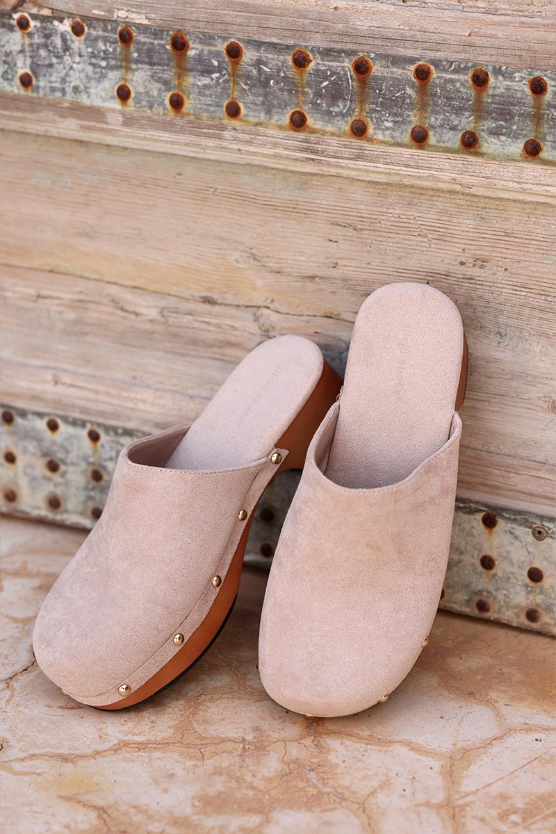 Sabots beige à talons en suédine petits clous dorés chaussures été pour femme H009