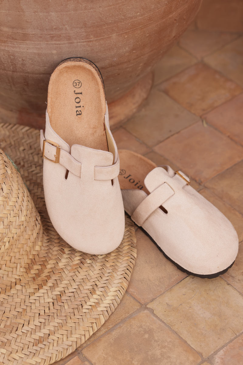 Sabots plats en suédine beige avec boucle